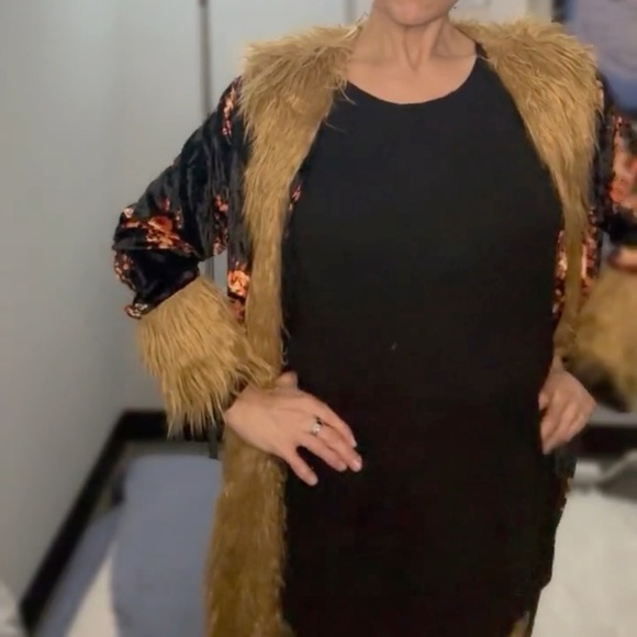 Jennafer Grace Penny Lane Faux Fur Trimmed, Lined, Long Coat, Velvet Print - Picture 7 of 7